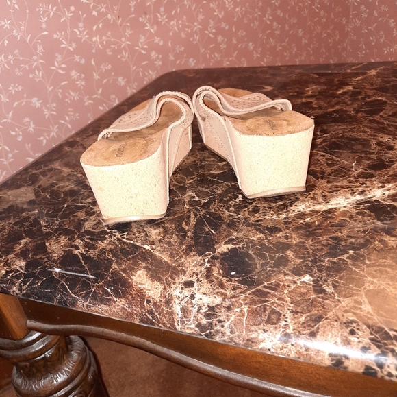 Wedge - Picture 5 of 8